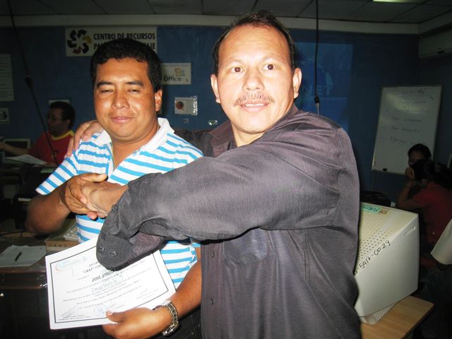 Prof. Jordin Robles Recibiendo su Diploma acreditado en CMAP