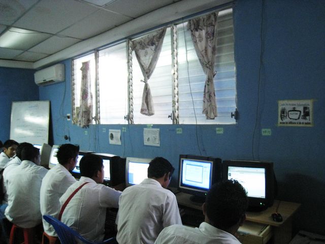 Alumn@s en el Aula Informatica
