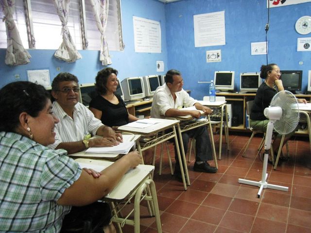 Maestros/as participando de la jornada de reflexion