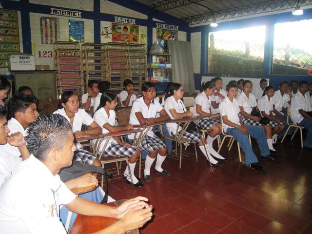 Celebracion del Dia del Niñ@ en el Guachipilin con los alumn@s del Instituto de LOLOTIQUE 1 Año Seccion 