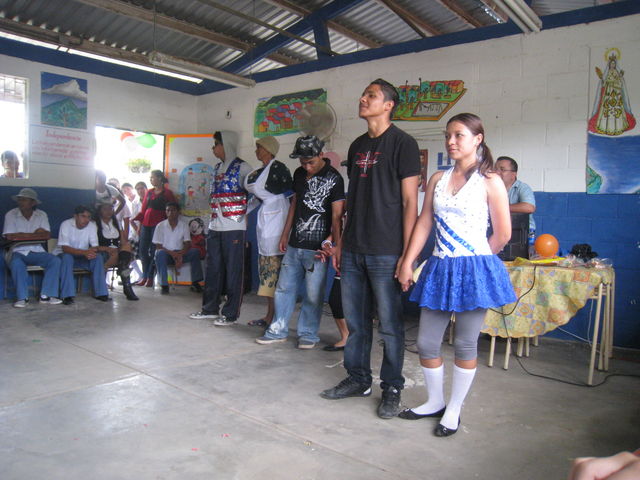 Bailando por el hambre con los alumn@s del INLO 2009