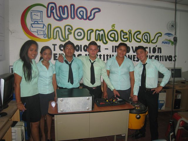 Equipo # 4
2013
Primer Año Sección 
