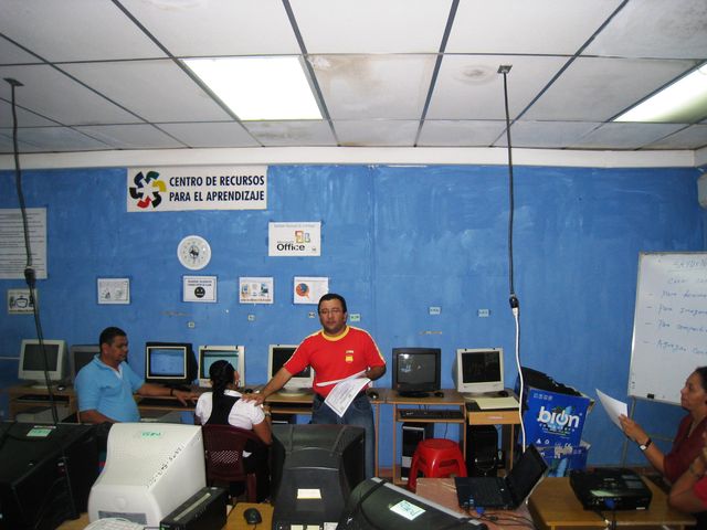Prof. Gloria Campos Recibiendo su Diploma acreditada en CMAP