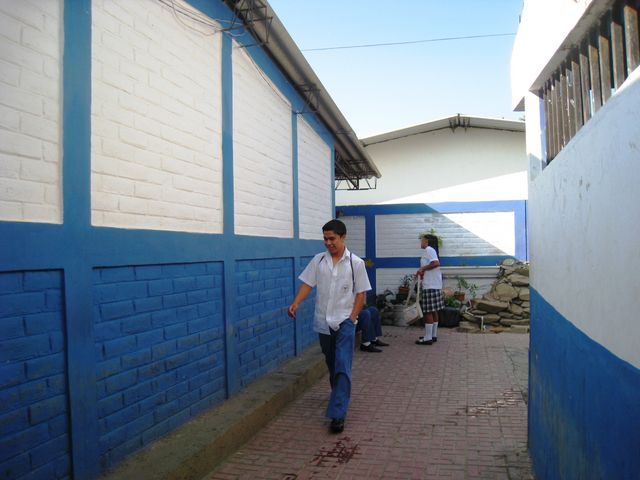 Instalaciones Oficiales del Instituto Nacional de Lolotique