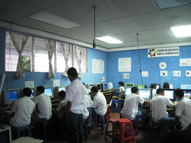Alumn@s en el Aula Informatica