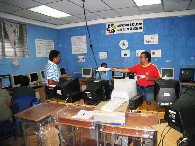 Prof. Fredy Romero Recibiendo su Diploma acreditado en CMAP