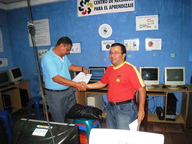 Prof. Luis Molina Recibiendo su Diploma acreditado en CMAP