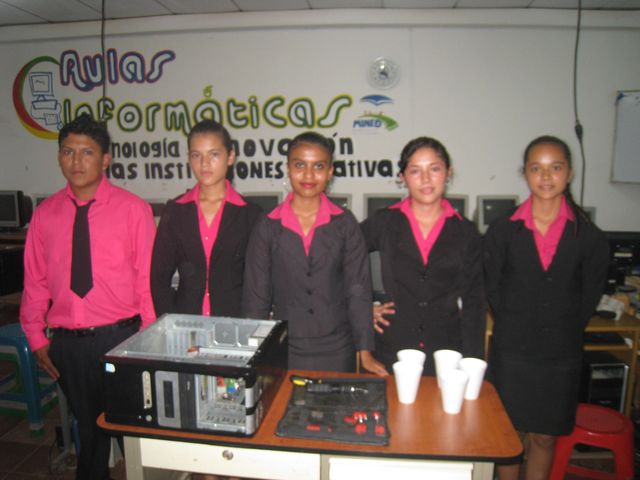 Equipo # 2
2013
Primer Año Sección 
