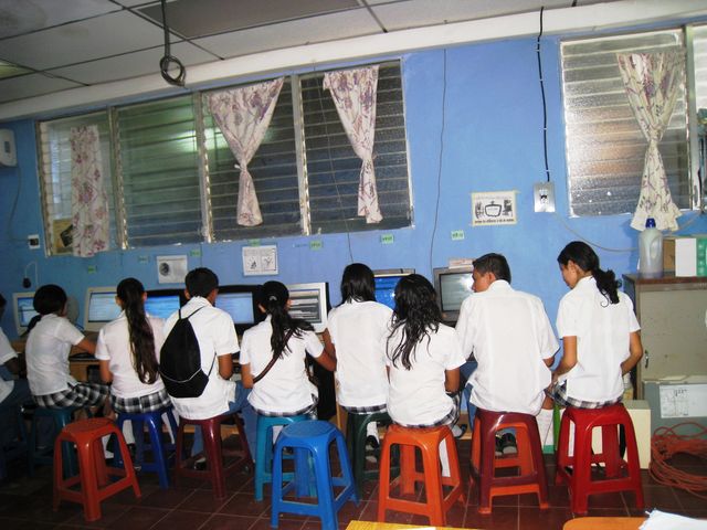 Alumn@s en el Aula Informatica